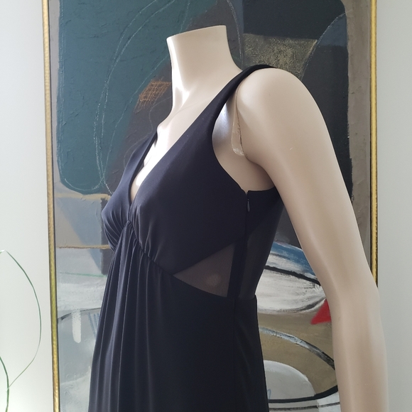 Laundry by Shelli Segal | V-neck Maxi Dress with Mesh Panels - Picture 4 of 6